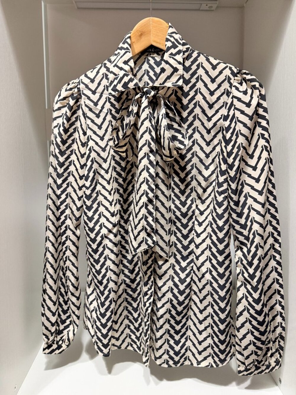 Ark & Co Black Ivory Geometric Button-Down Blouse